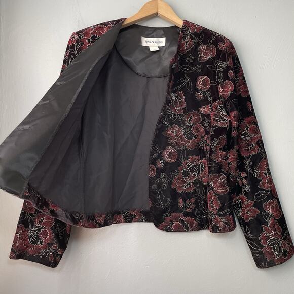 Vintage Black Velvet Jacket Size 12 Goth Floral Collarless Regency Whimsigoth - Picture 7 of 12
